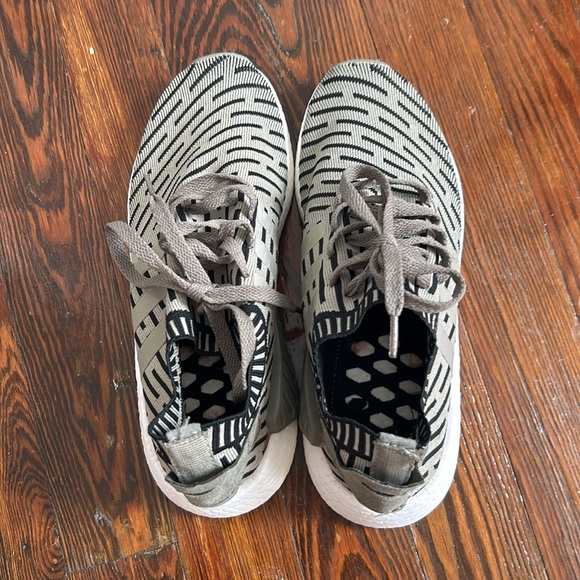 Adidas NMD R2 - Picture 2 of 4